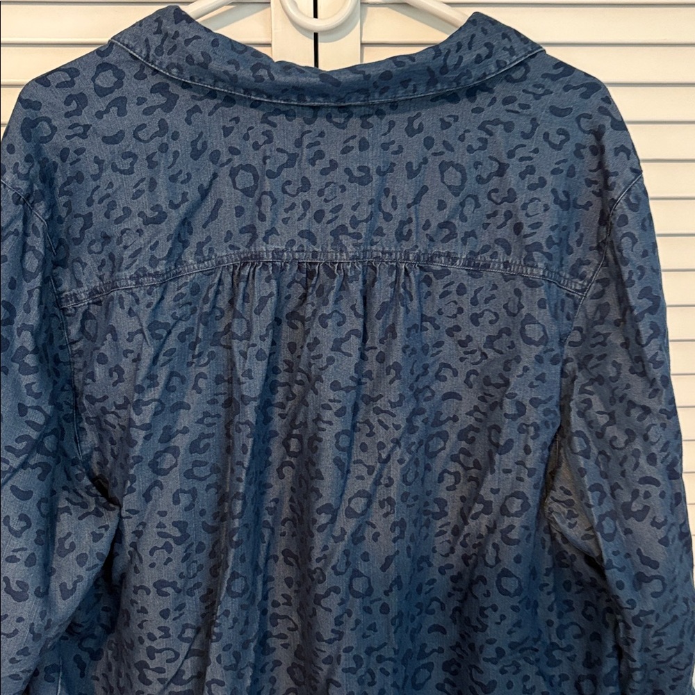 Women’s Alfred Dunner Blue Animal Print Tencel Lyocell Button Front Top 2X - Picture 6 of 10